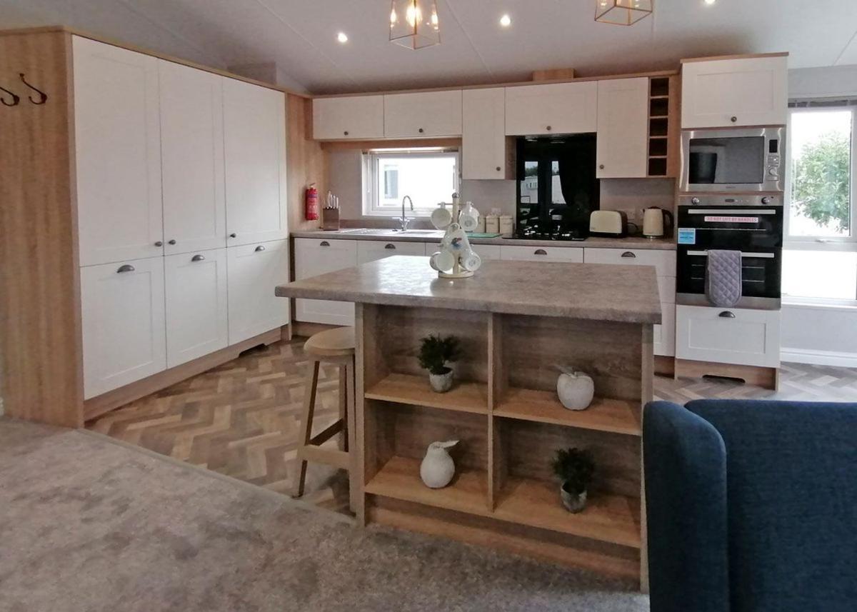 The Springs Lakeside Holiday Park Fladbury Exteriör bild