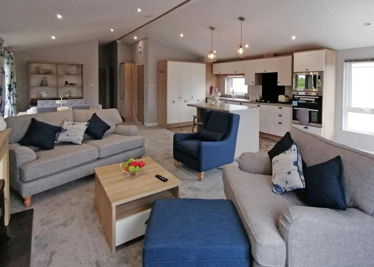 The Springs Lakeside Holiday Park Fladbury Exteriör bild