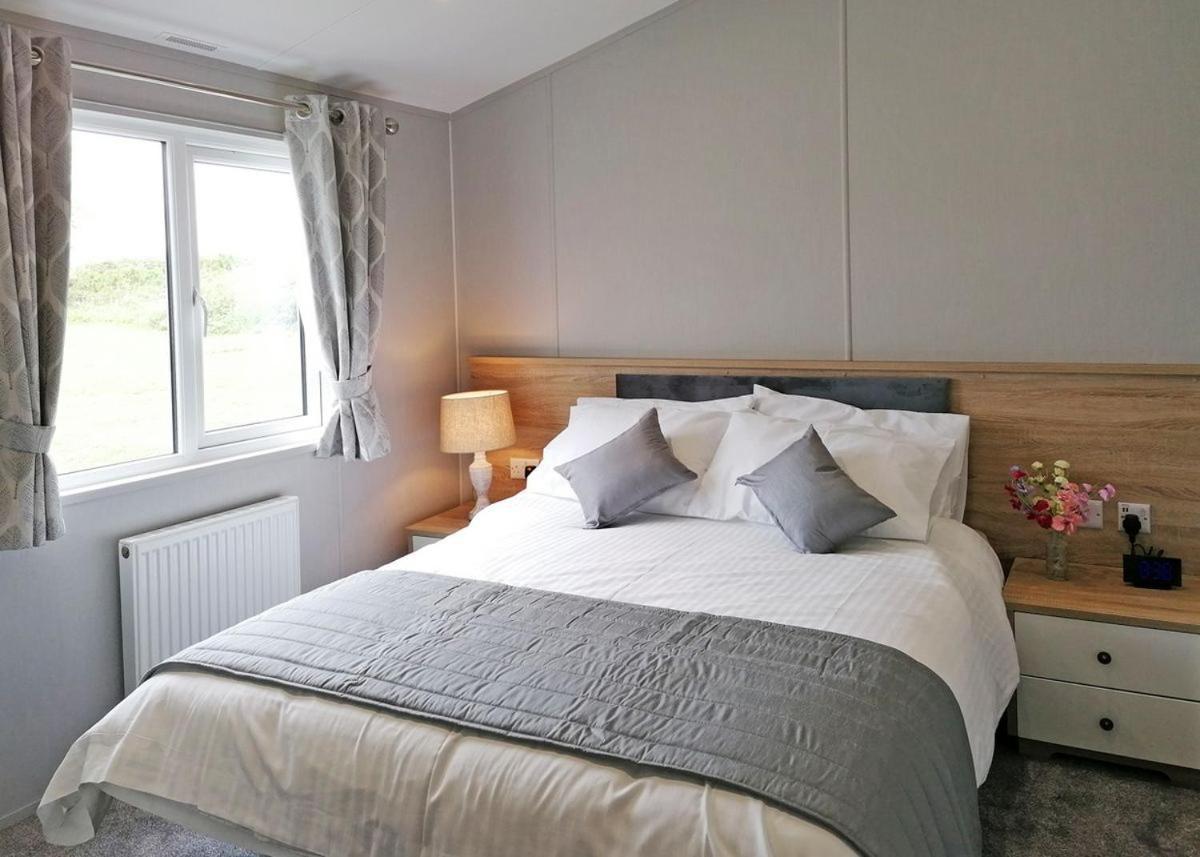The Springs Lakeside Holiday Park Fladbury Exteriör bild