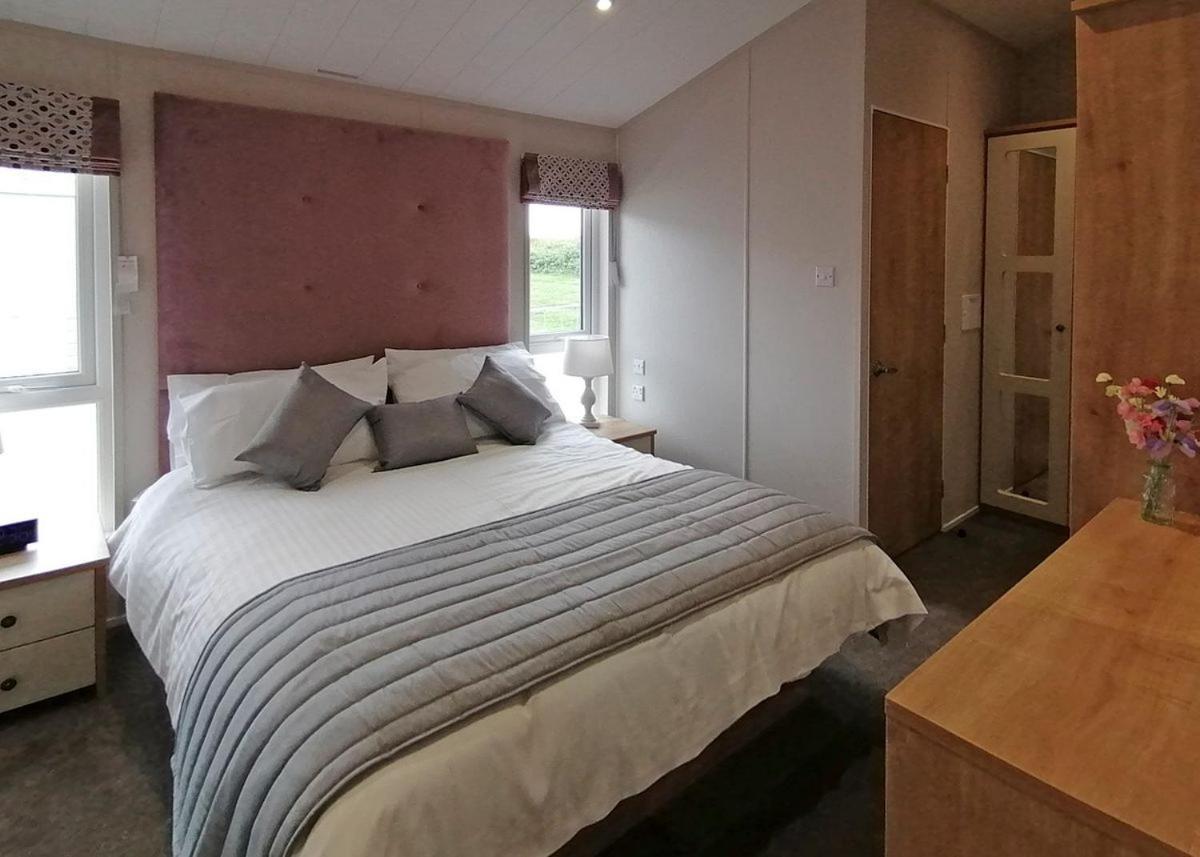 The Springs Lakeside Holiday Park Fladbury Exteriör bild